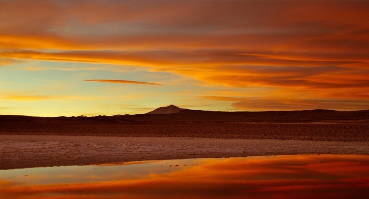 La escondida Laguna Roja del desierto de Atacama