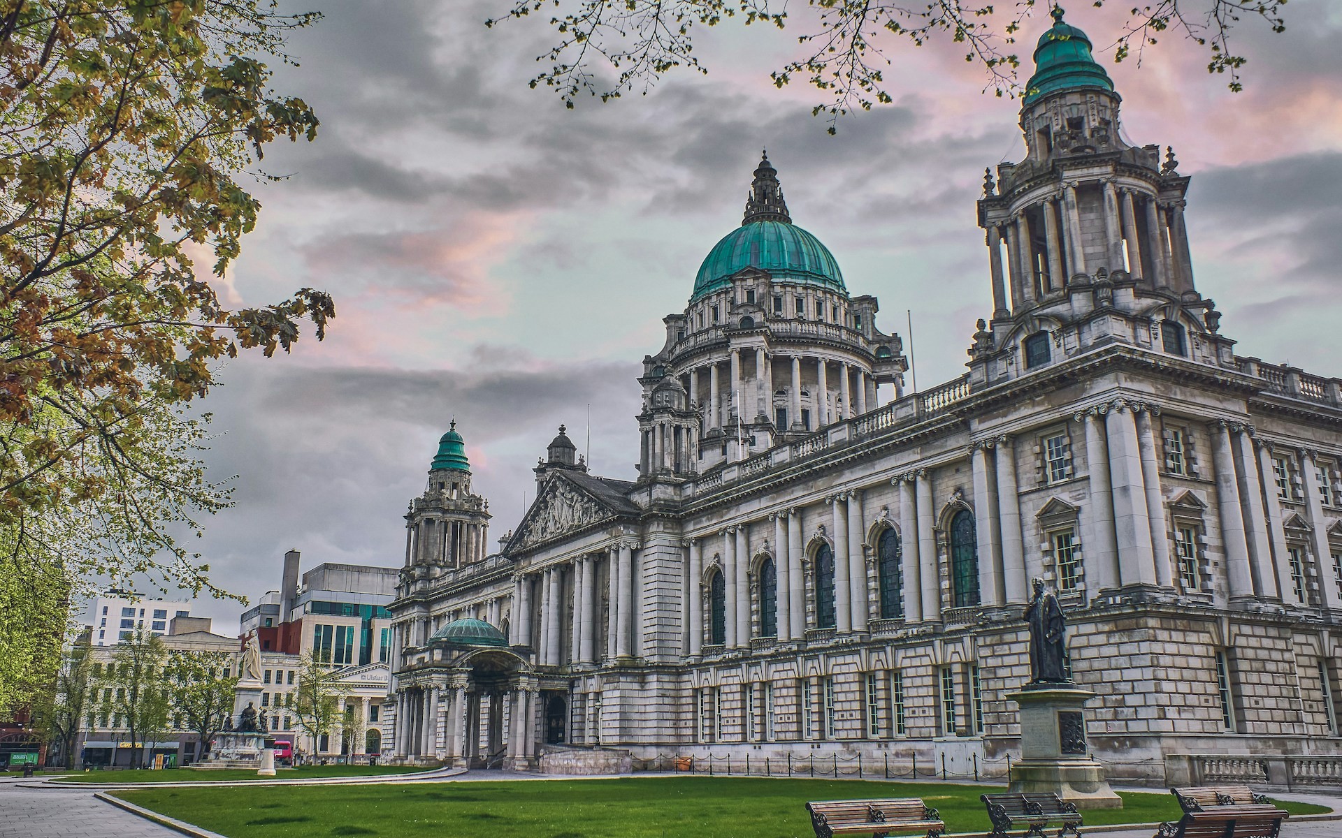Belfast: Maximise Your Enjoyment, Minimise the Exhaustion. The Luggage Storage Guide.