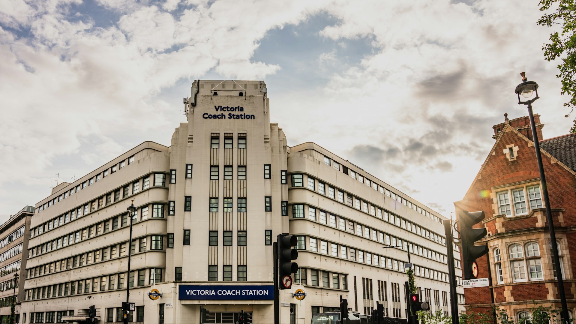 Stasher Becomes Official Online Luggage Storage Booking Provider for Victoria Coach Station Stasher Becomes Official Online Luggage Storage Booking Provider for Victoria Coach Station