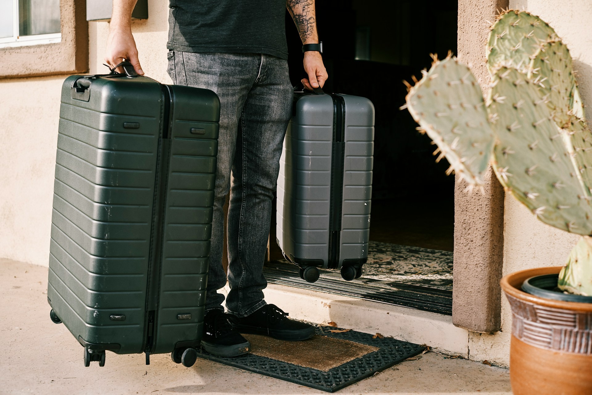Stasher vs Radical Storage for Luggage Storage
